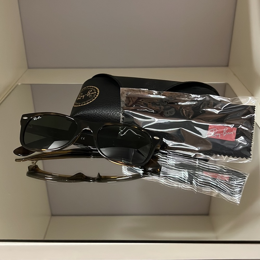 RayBan Wayfarers - Picture 4 of 4